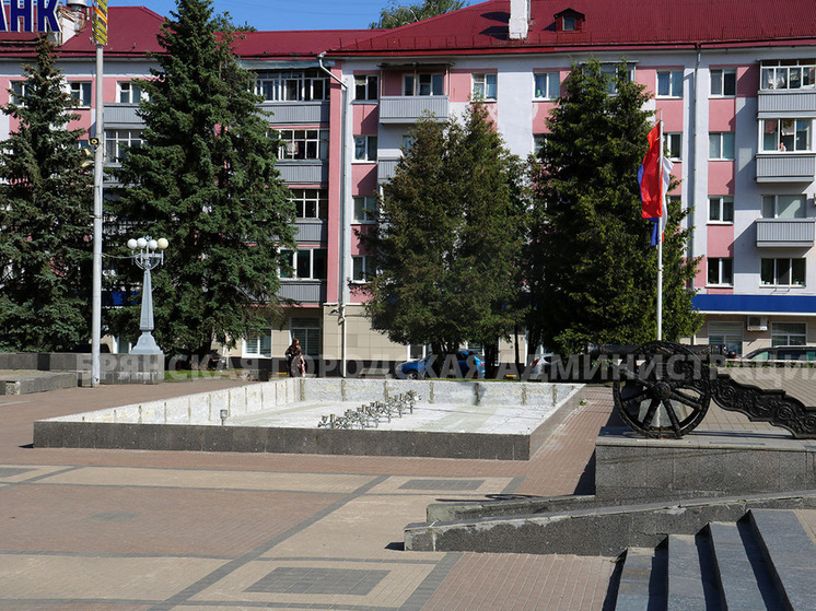 На площади Партизан в Брянске завершили демонтаж фонтана