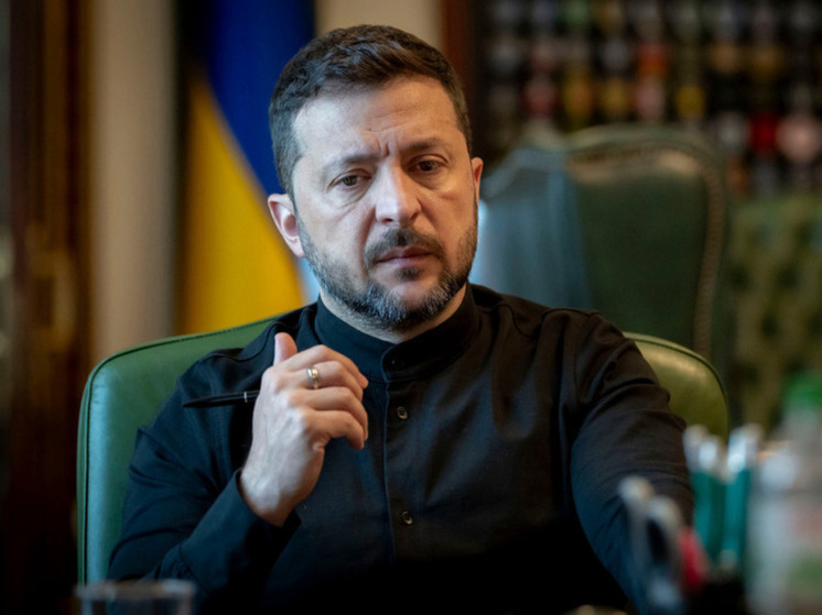 Глава киевского режима Владимир Зеленский хочет провести трехстороннюю встречу с президентом России Владимиром Путиным и американским лидером Дональдом Трампом для легитимизации своей власти, заявил кипрский журналист Алекс Христофору в социальной сети Х (бывшая Twitter)