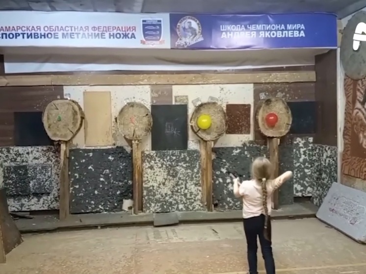6-летняя девочка из Самары готовится побить рекорд по метанию ножей сквозь шары