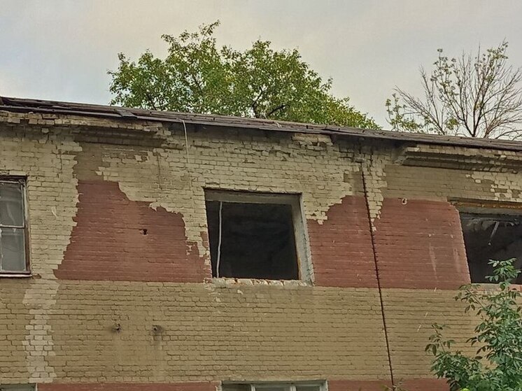 Саратовец упал в 10-метровую яму в заброшке