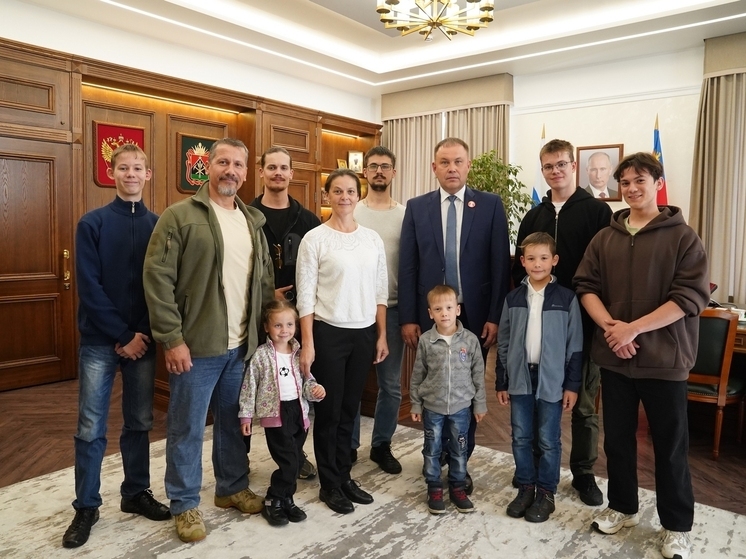 Многодетная семья из Кузбасса получит от государства вместительный автомобиль
