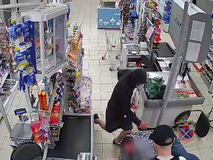 Под Волгоградом нетрезвые подростки избили пенсионера в магазине