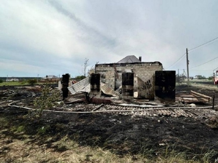 В Курском районе из-за поджога травы сгорел дачный дом