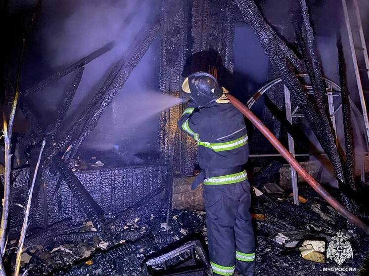 После пожара в жилом доме в Тверской области в больницу доставили человека