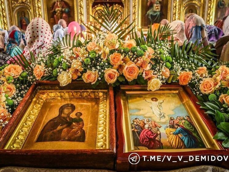 «С нами Бог»: Демидов поздравил белгородцев с праздником Вознесения Господня