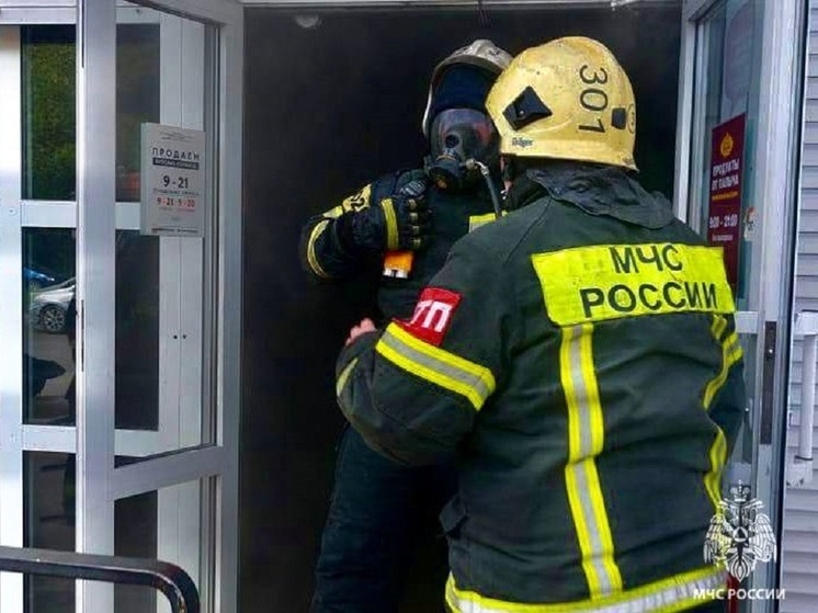 Сотрудники МЧС оперативно ликвидировали возгорание в торговом центре Твери