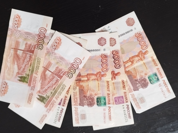 Новгородский полицейский попал под статью за взятку от перевозчика нефтепродуктов