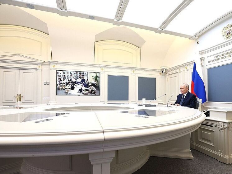 Путин: семейные ценности являются непреложными для государства