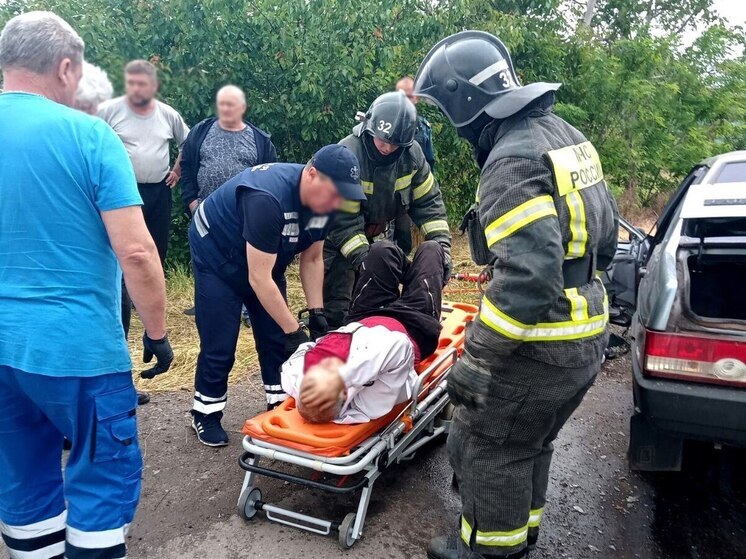 Два легковых автомобиля столкнулись на выезде из Днепрорудного
