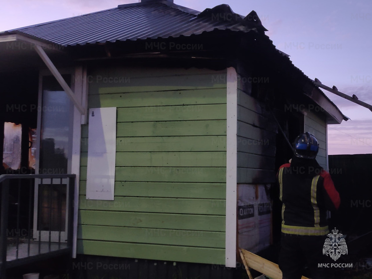 В Калуге на Правобережье тушили церковную лавку