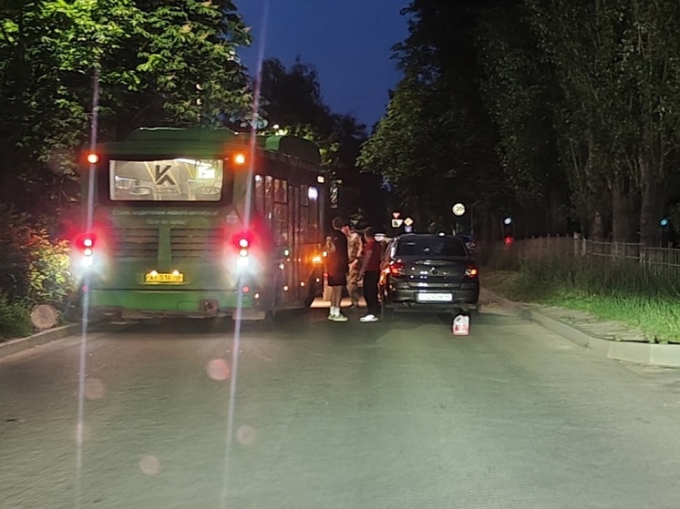 В Курске на Краснополянской попал в ДТП «Волгабас»