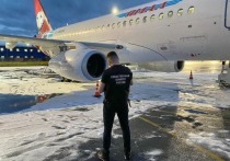 Суперджет авиакомпании «Ямал» почти год не летал — стоял на земле после того, как при посадке у него задымился двигатель