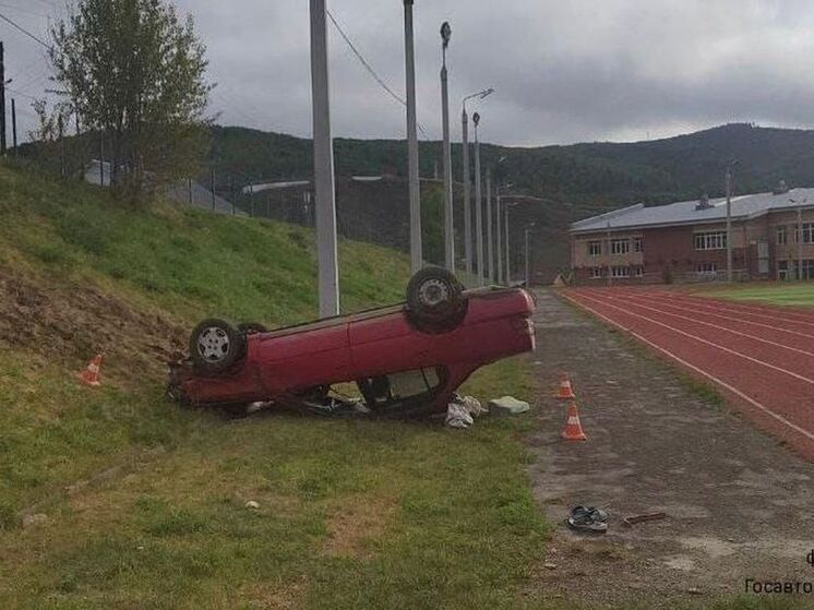 17-летний подросток на иномарке упал на школьный стадион в Култуке