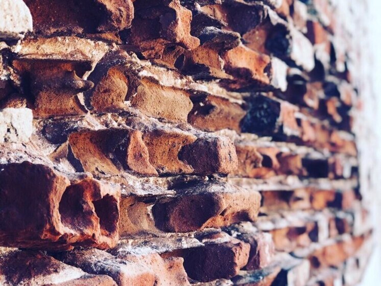 В Боровске открылась выставка клеймёного кирпича