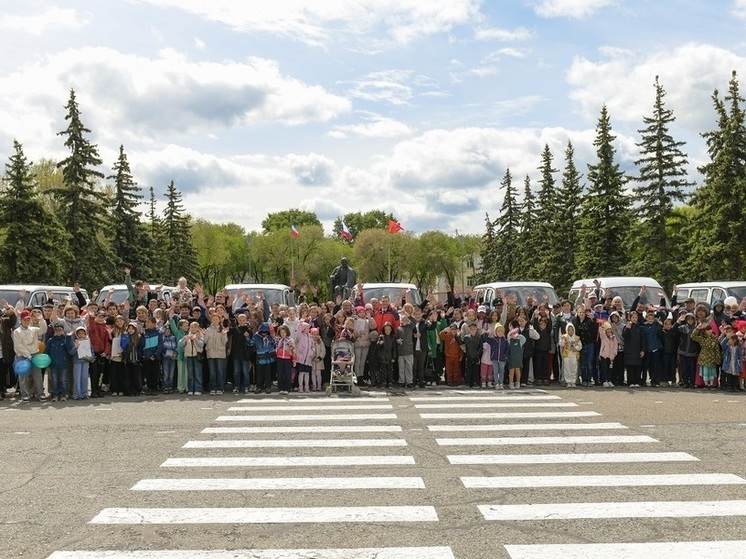 Многодетным семьям Хакасии вручили ключи от автомобилей