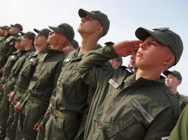 Более 180 подростков из ДНР участвуют в первой смене «Время юных героев»