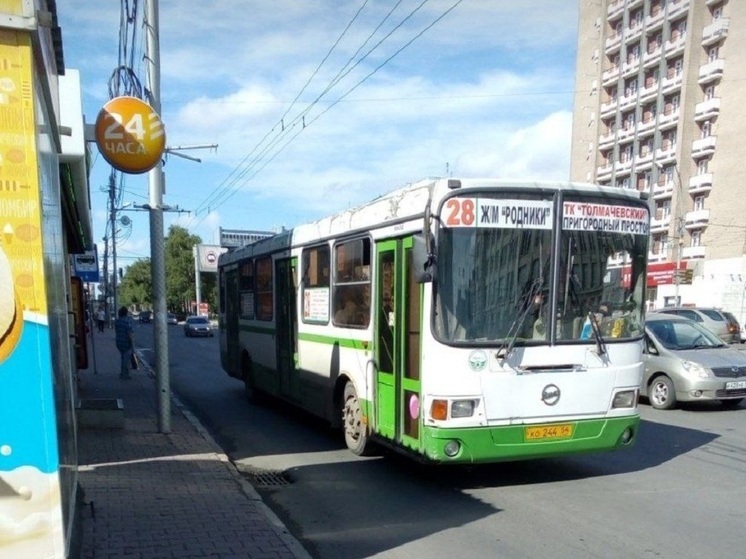 В автобусах № 6, 28 и 98 в Новосибирске разрешат оплату картой «Мир»