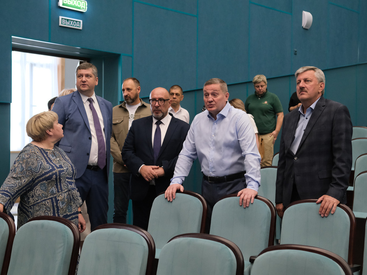 Губернатор Бочаров проинспектировал реконструкцию волгоградского ТЮЗа