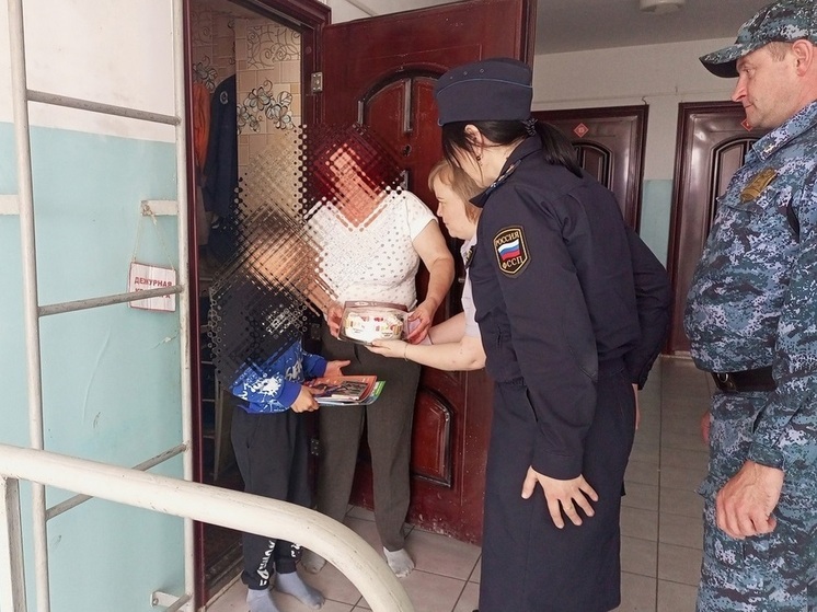 Новосибирские судебные приставы внезапно нагрянули в дом к подопечным