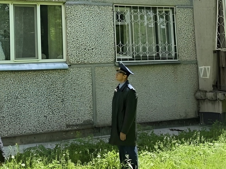 В Саяногорске маленький ребенок выпал из окна многоквартирного дома