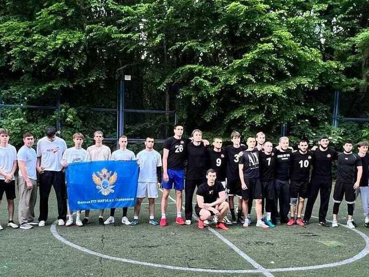 Встречи по мини-футболу сближают студенческие команды