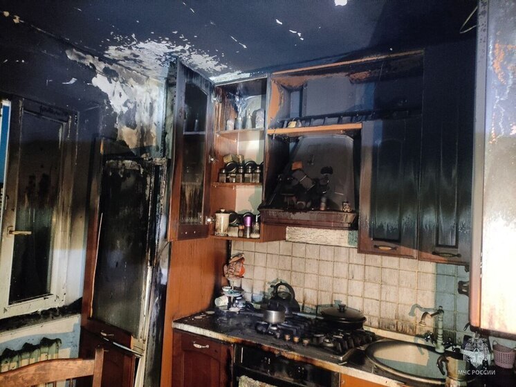 Калининградские пожарные спасли 27 человек на пожаре в Светлом