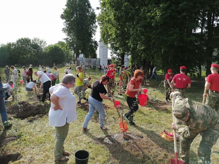 В Полотняном Заводе возрождают вишнёвый сад