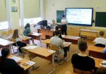 ЕГЭ по русскому языку – «верхушка» единого госэкзамена: пока что он остается одним из двух основных предметов для получения аттестата и поступления в вузы, наряду с математикой