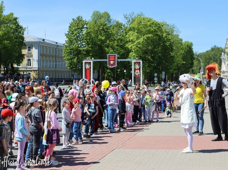 В Смоленске к Международному Дню защиты детей подготовили насыщенную и праздничную программу для юных жителей и их семей