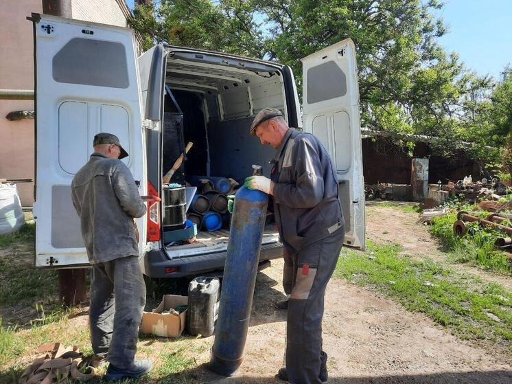 Сотрудники аварийной бригады из Карелии помогают подшефному округу, несмотря на обстрелы