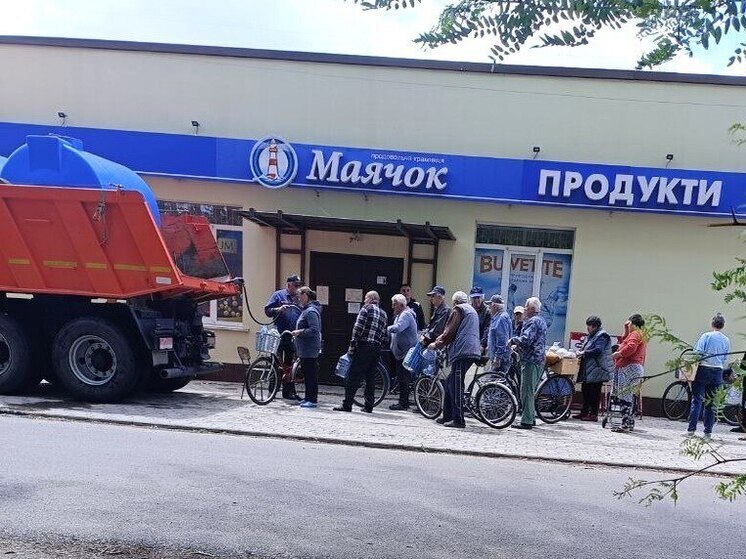 В херсонский Таврийск привезли питьевую воду для жителей