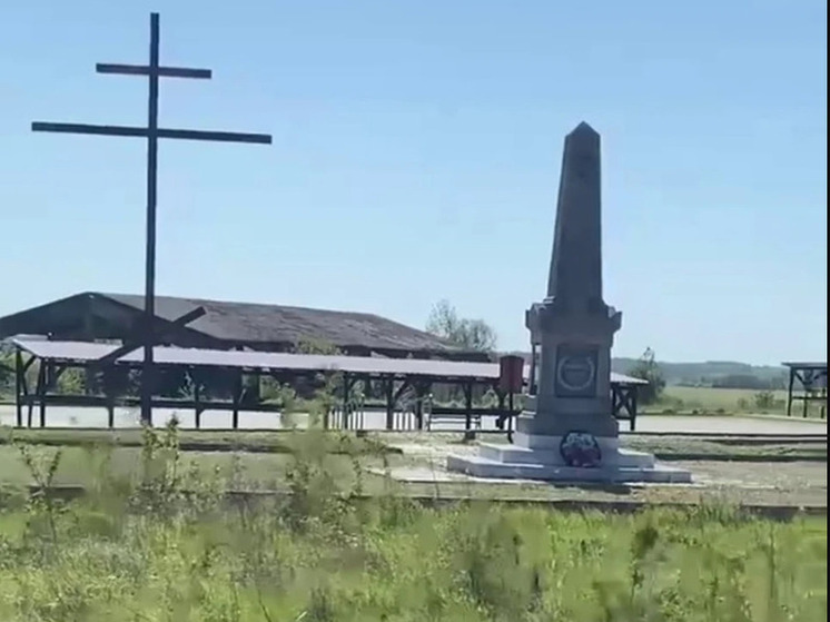 Прокуратура заставила разобрать свалку шин у мемориала под Черняховском