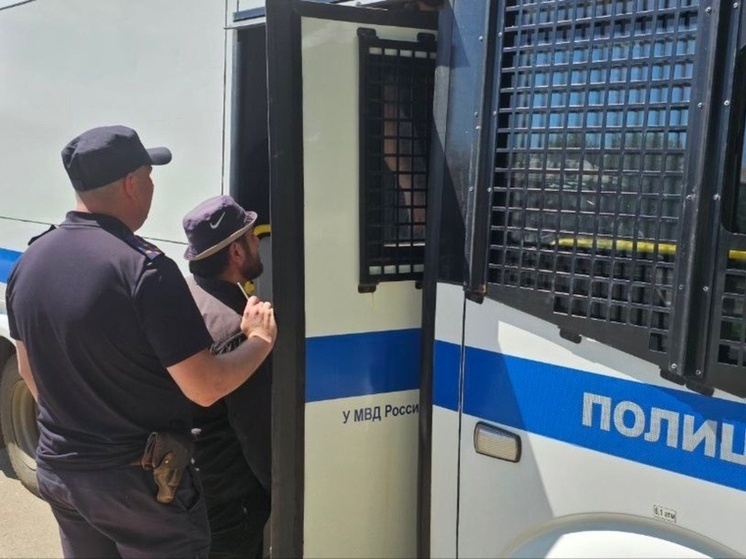 В Самаре полиция и ОМОН проверили мигрантов на Мехзаводе 30 мая