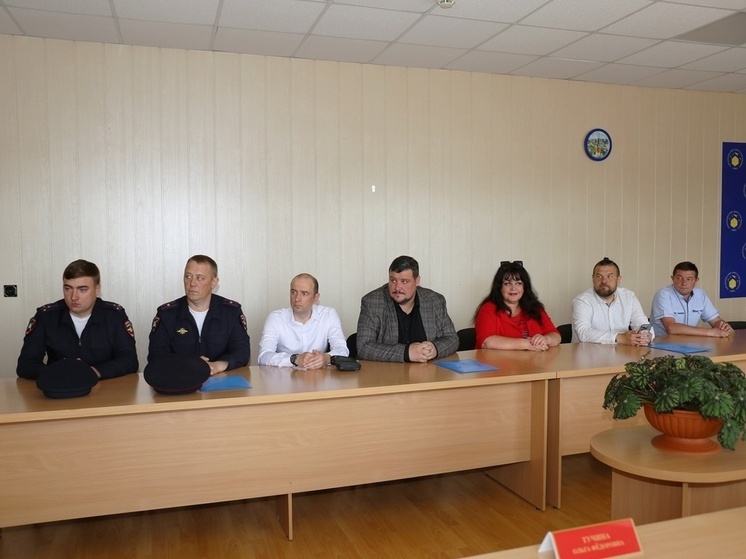Благодарности главы Мирного вручены организаторам мероприятий к 80-летию Победы.