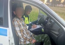 В селе Бичурино Мариинско-Посадского округа сотрудники ДПС задержали 45-летнего водителя мопеда, который в состоянии алкогольного опьянения ехал без шлема, без прав и при этом не остановился по требованию инспекторов