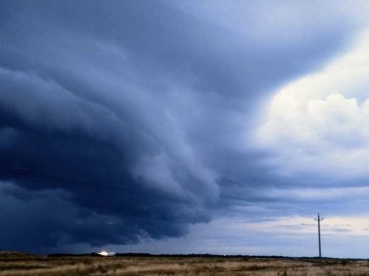 Мощный ветер и дожди с грозами ожидаются в Волгоградской области