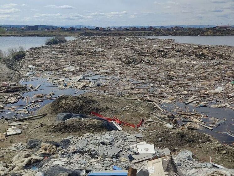 Прокуратура требует убрать свалки в Максимовщине
