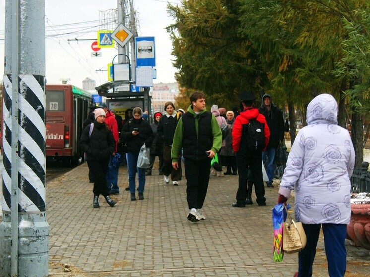 Жители Левого берега Омска жалуются на дефицит автобусов