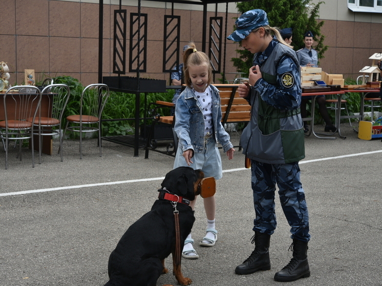 Калужской детворе показали приёмы «Грома»