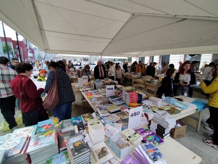 Фестиваль "Новая книга" стартовал в Новосибирске