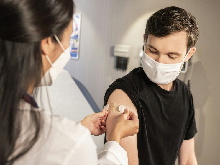 FDA CША разрешило к использованию новую вакцину против коронавируса компании Moderna