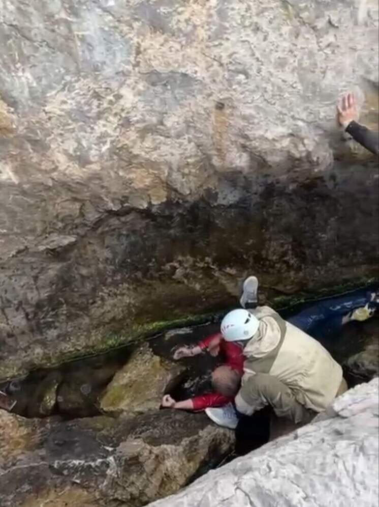 В Симеизе рыбак потерял сознание и упал в море