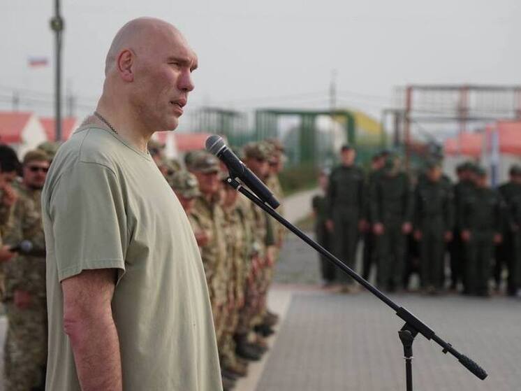 Николай Валуев провел занятия с херсонскими подростками в Центре «ВОИН»
