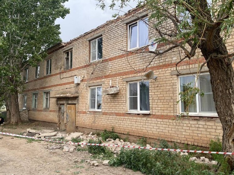 Многоквартирный дом частично обрушился в Астраханской области