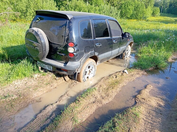 В Нуримановском районе спасатели жвакуировали машину