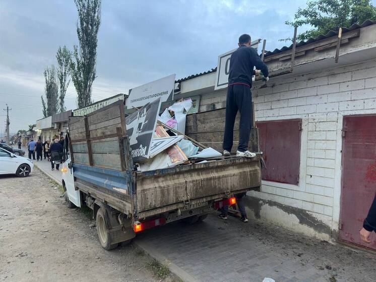 В Сулейман-Стальском районе демонтировали незаконную рекламу