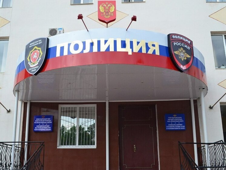 В Симферополе водитель сломал бордюр, чтобы объехать пробку