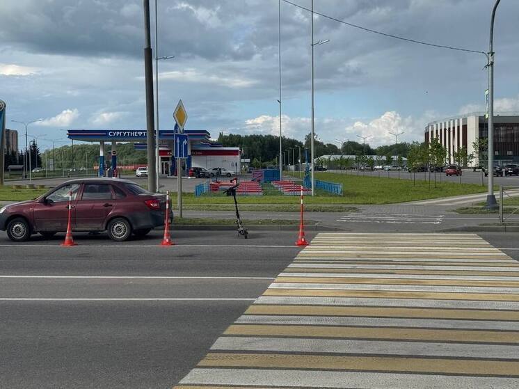 В Великом Новгороде «Лада Гранта» сбила самокатчика, выкатившегося на переход