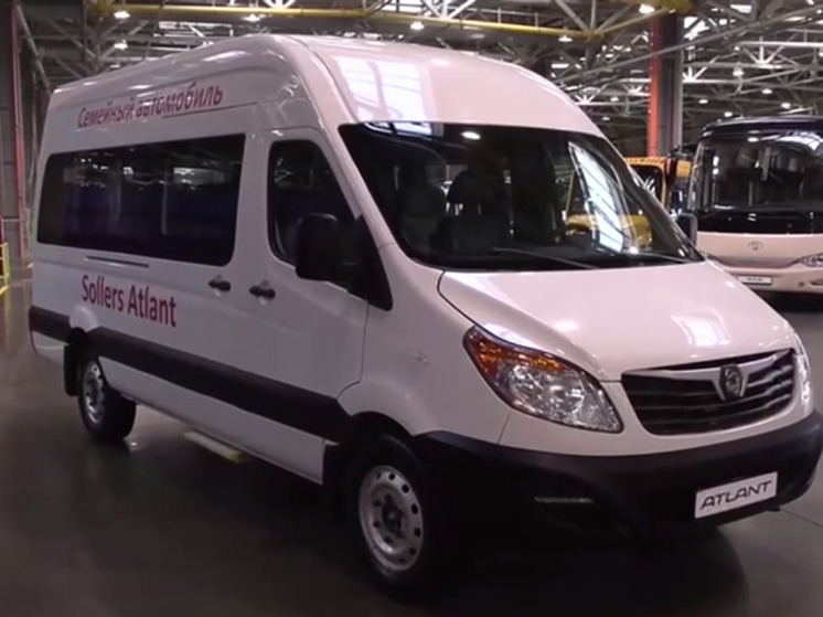 Президент России Владимир Путин подарил автобус многодетной семье из Ингушетии