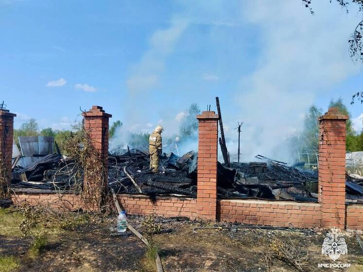 В Тверской области девочка погибла при пожаре в частном доме